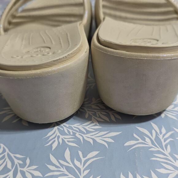CROCS Womens Sz 9 Rhonda Beige Strappy Wedge Sandals - Picture 15 of 15